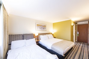 Standard Room, 1 Double Bed with Sofa bed | Desk, laptop workspace, iron/ironing board, cribs (free) - Holiday Inn Cardiff - North M4 by IHG (Cardiff)