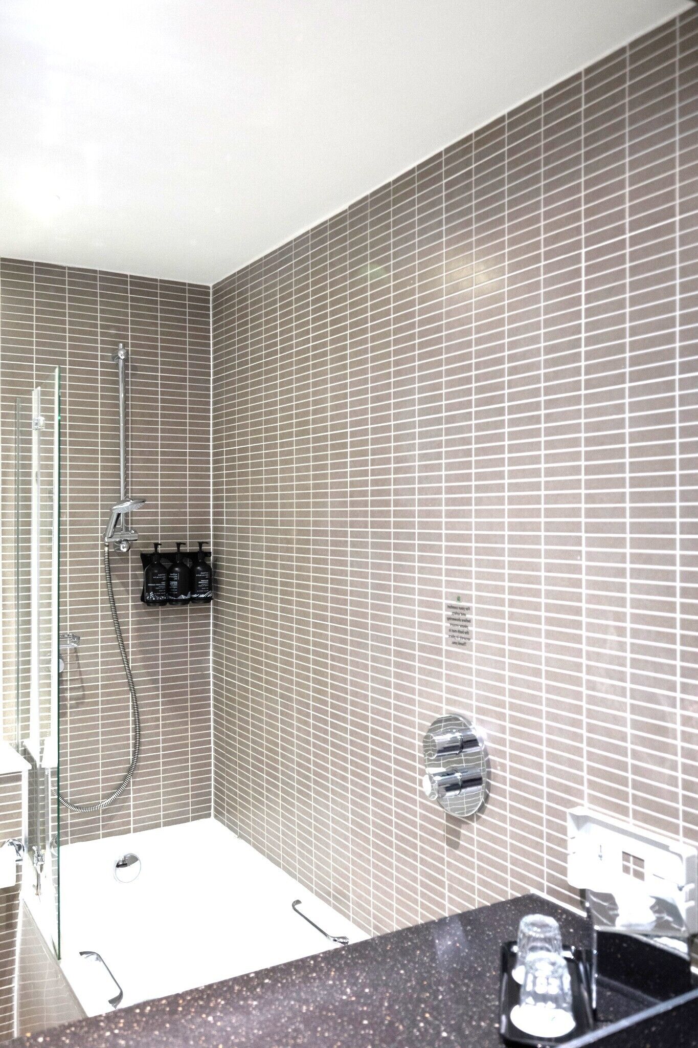 Standard Room, 2 Twin Beds, Accessible | Bathroom | Shower, eco-friendly toiletries, hair dryer, towels