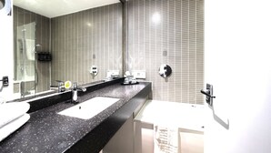 Unclassified image, 5 of 58, button - Holiday Inn Cardiff - North M4 by IHG (Cardiff)