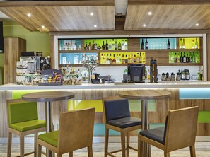 Bar (on property) - Holiday Inn Cardiff - North M4 by IHG (Cardiff)