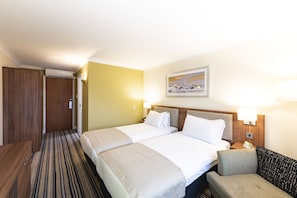 Standard Room, 2 Twin Beds | Desk, laptop workspace, iron/ironing board, cribs (free) - Holiday Inn Cardiff - North M4 by IHG (Cardiff)