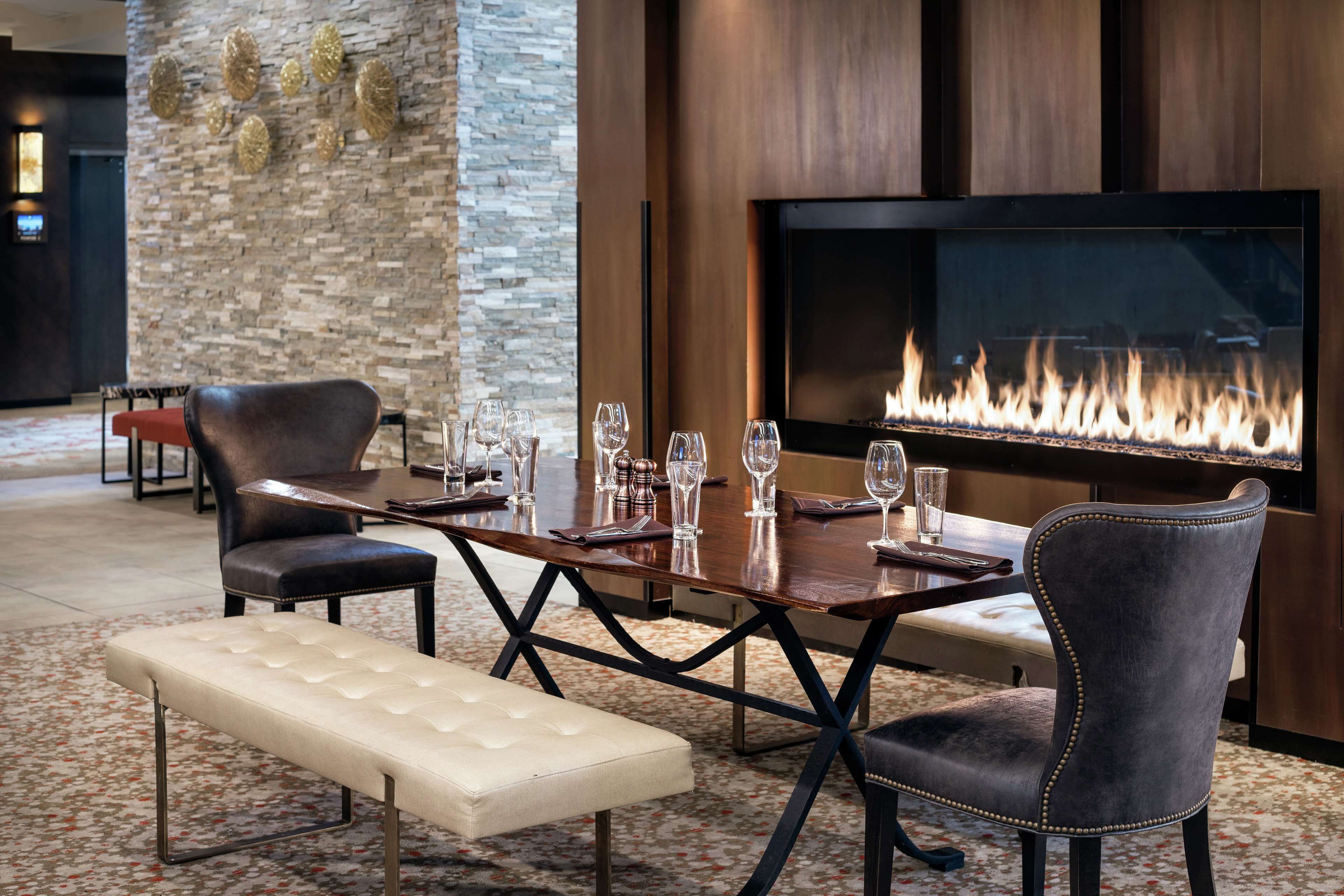 Dinner served, American cuisine