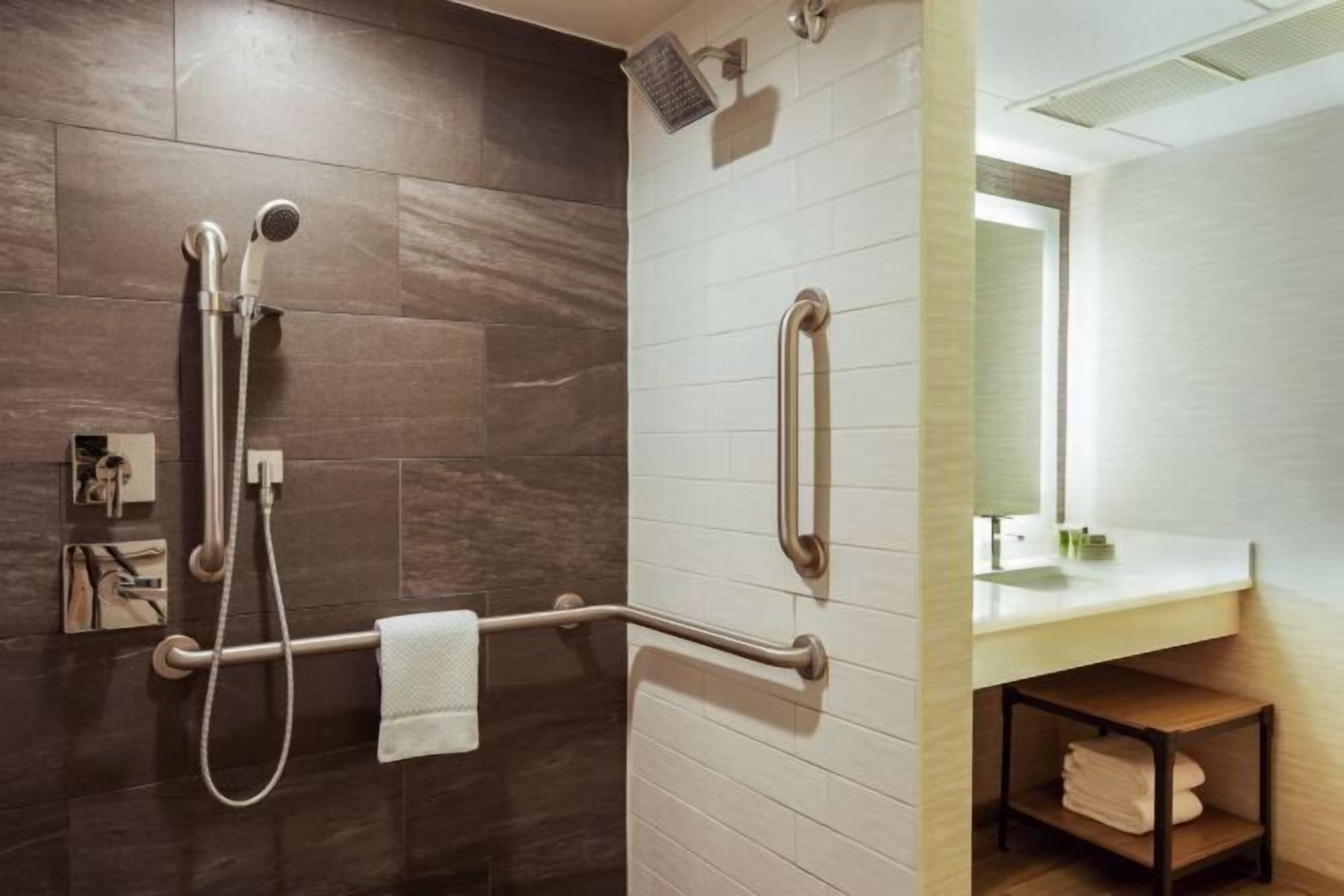 Bathroom | Free toiletries, hair dryer, towels, soap