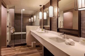 Presidential Suite, 1 King Bed | Bathroom | Free toiletries, hair dryer, towels, soap - Hilton Denver City Center (Denver)