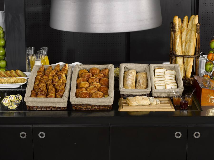 Desayuno buffet diario (EUR 14.9 por persona)