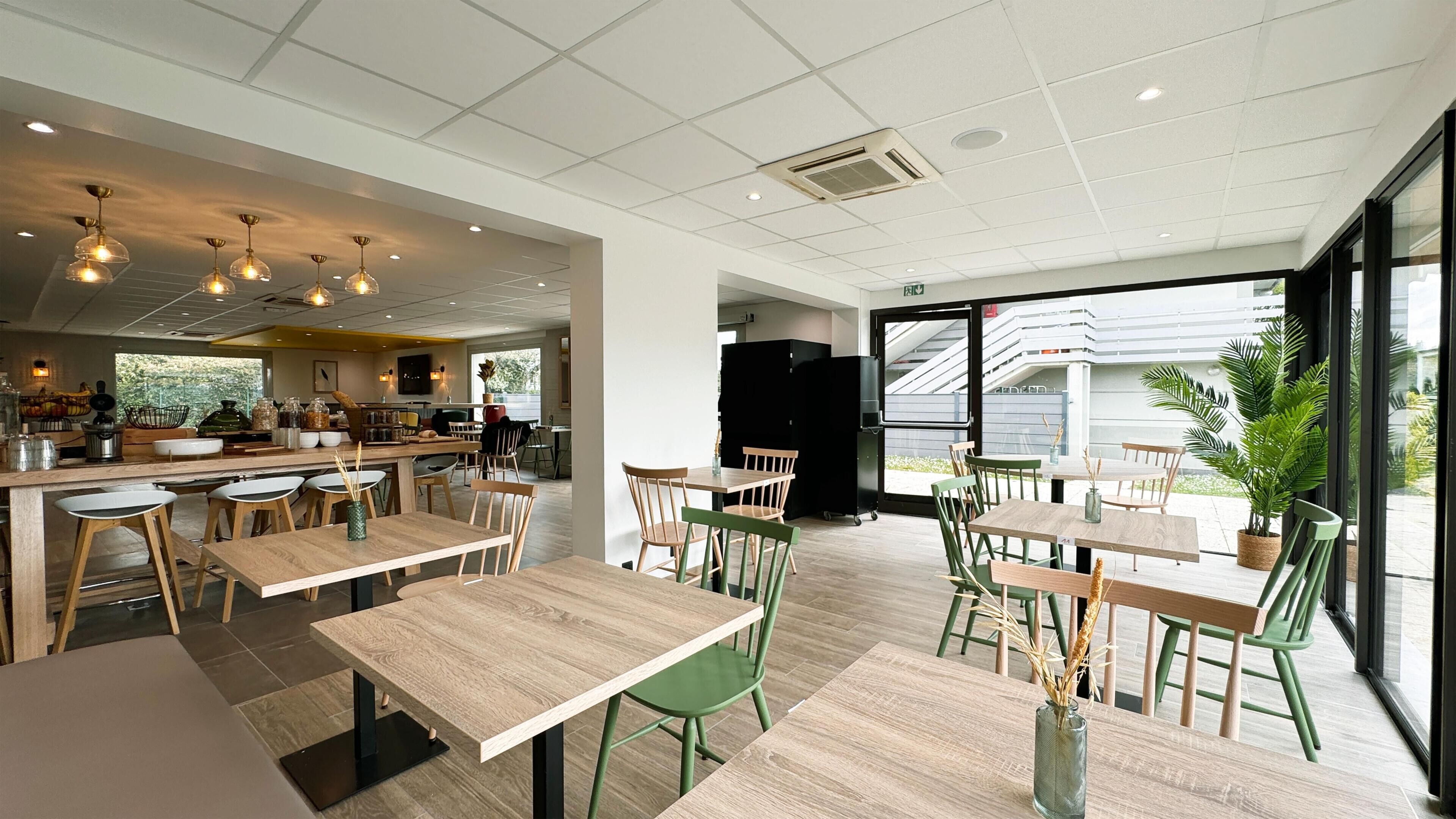 Petit d éjeuner et dîner servis sur place, spécialités Cuisine française