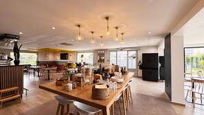 Breakfast and dinner served - Campanile Chambray Les Tours (Chambray-les-Tours)