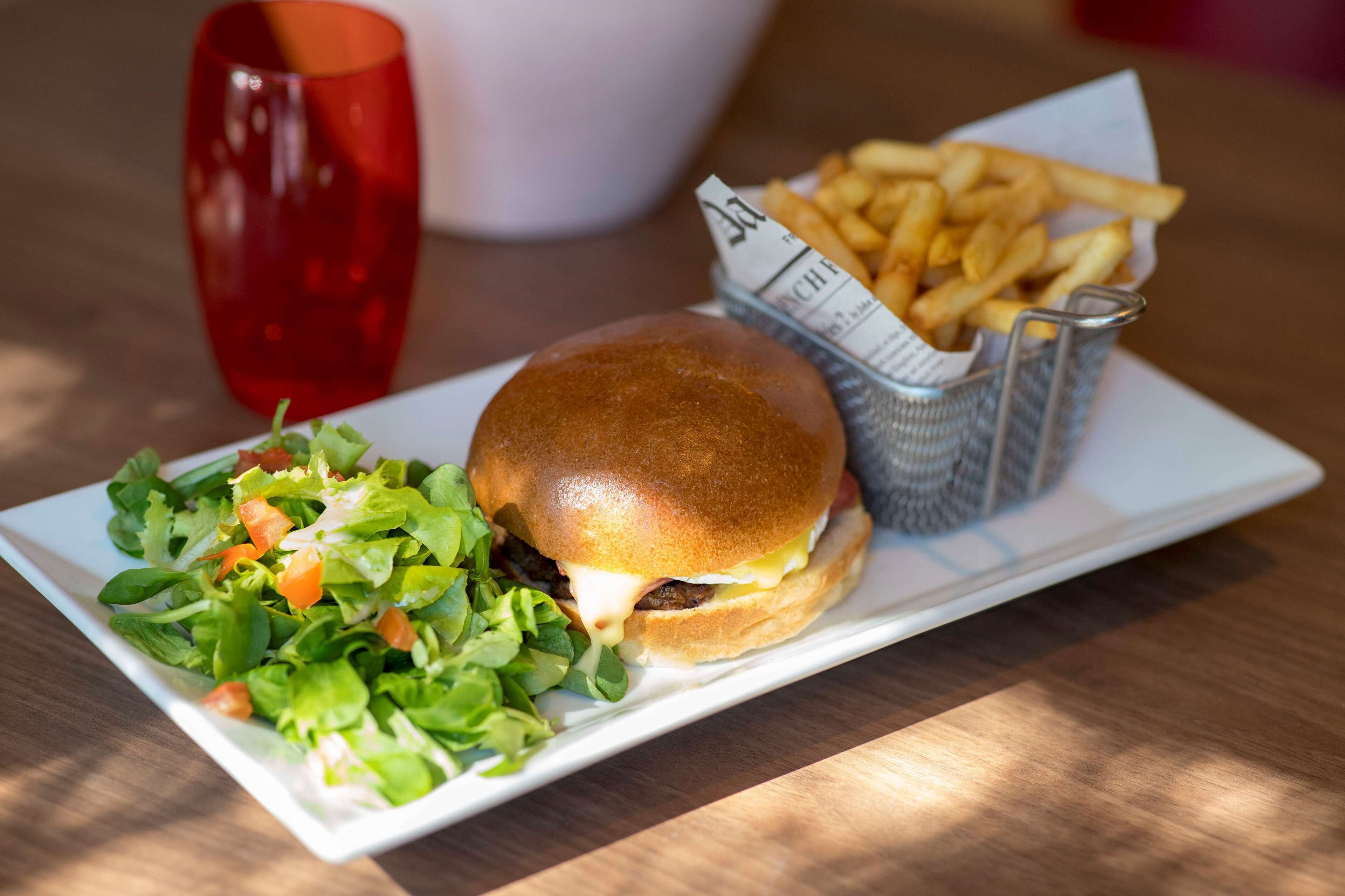 breakfast and dinner served, french cuisine