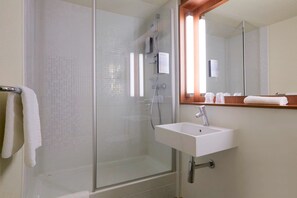 Eco-friendly toiletries, hair dryer, towels - Campanile Chambray Les Tours (Chambray-les-Tours)