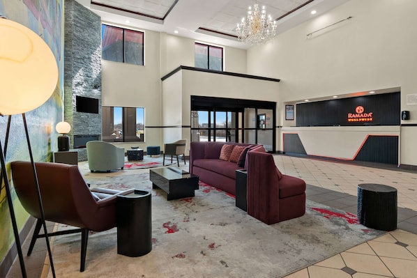 Lobby - Ramada by Wyndham Harrisburg/Hershey Area (Harrisburg)