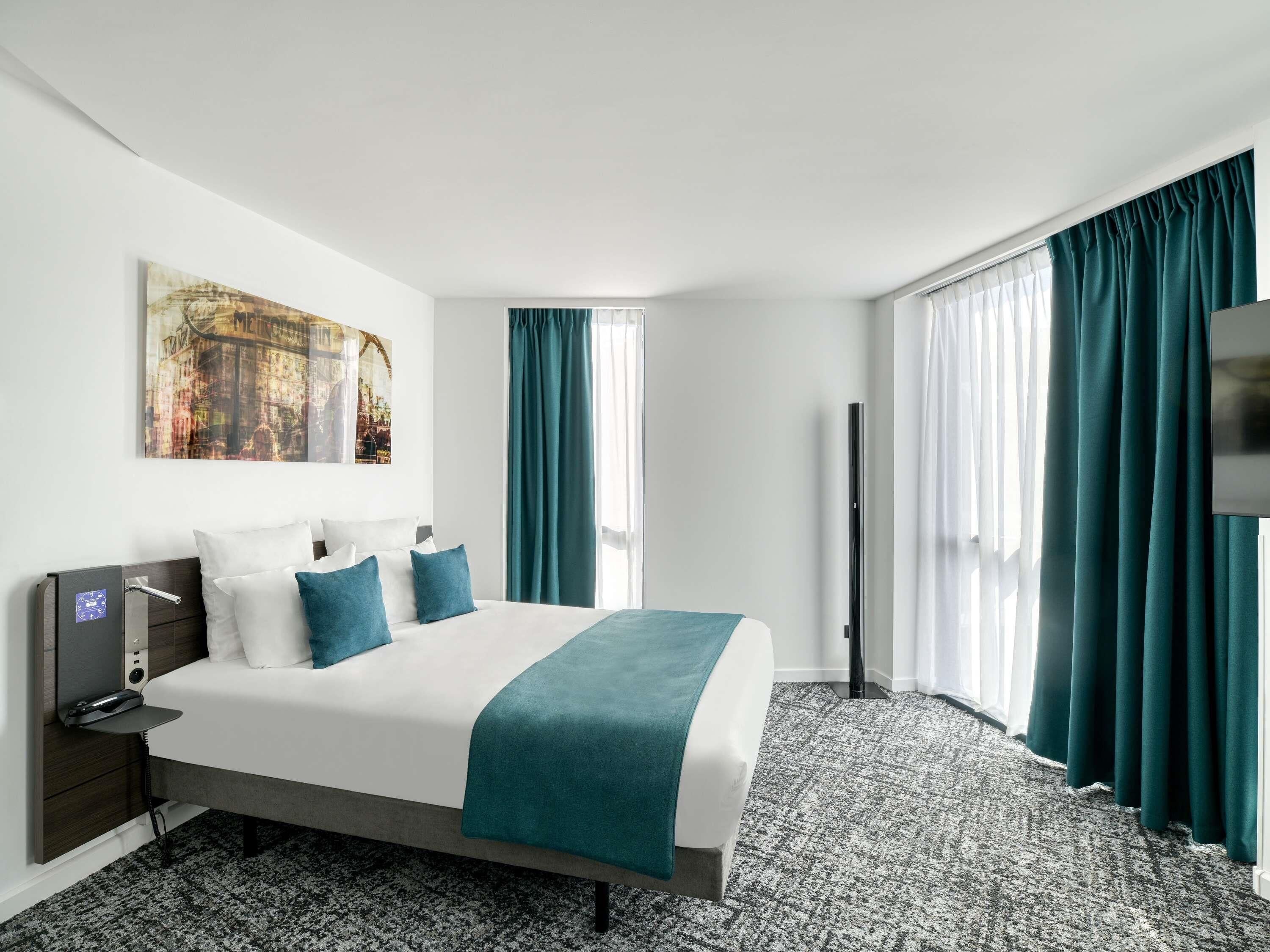 Premium bedding, in-room safe, blackout drapes, soundproofing