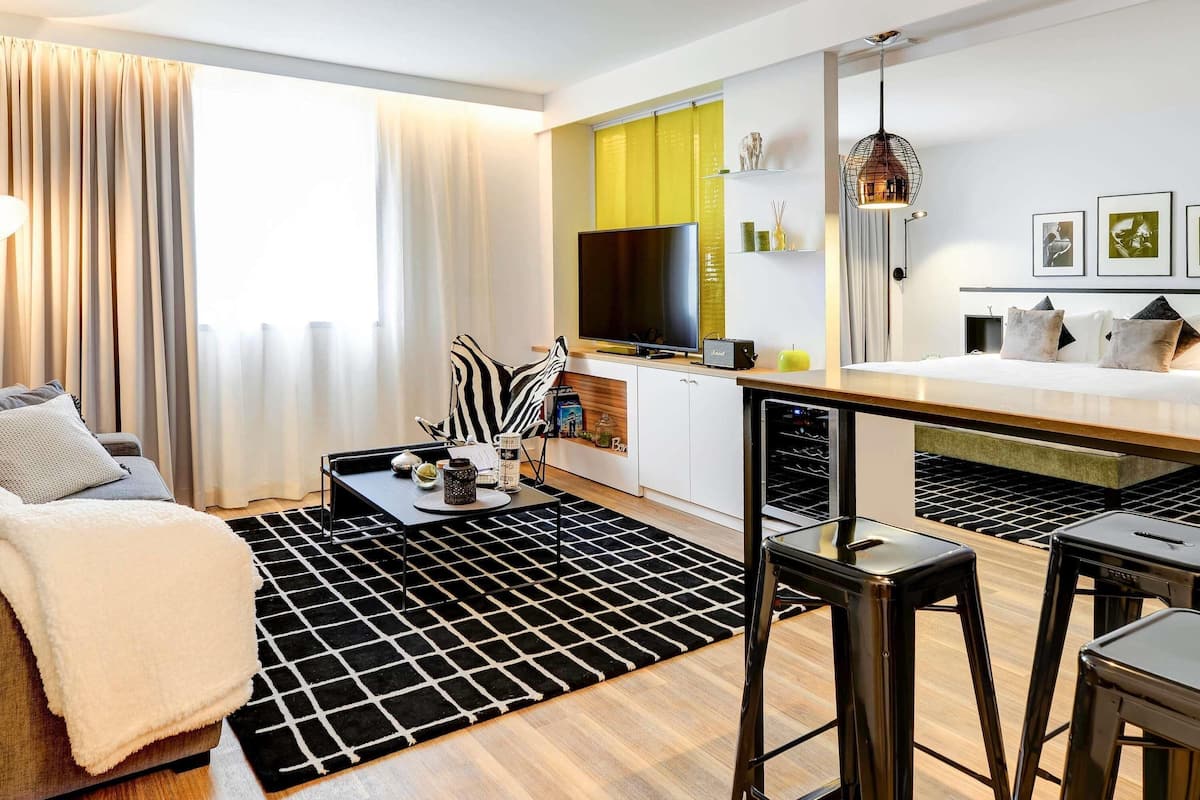 Superior appartement, 1 tweepersoonsbed (View of Bercy Arena) | Luxe beddengoed, een kluis op de kamer, verduisterende gordijnen