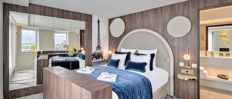 Junior Suite, 1 Double Bed | Premium bedding, in-room safe, blackout drapes, soundproofing