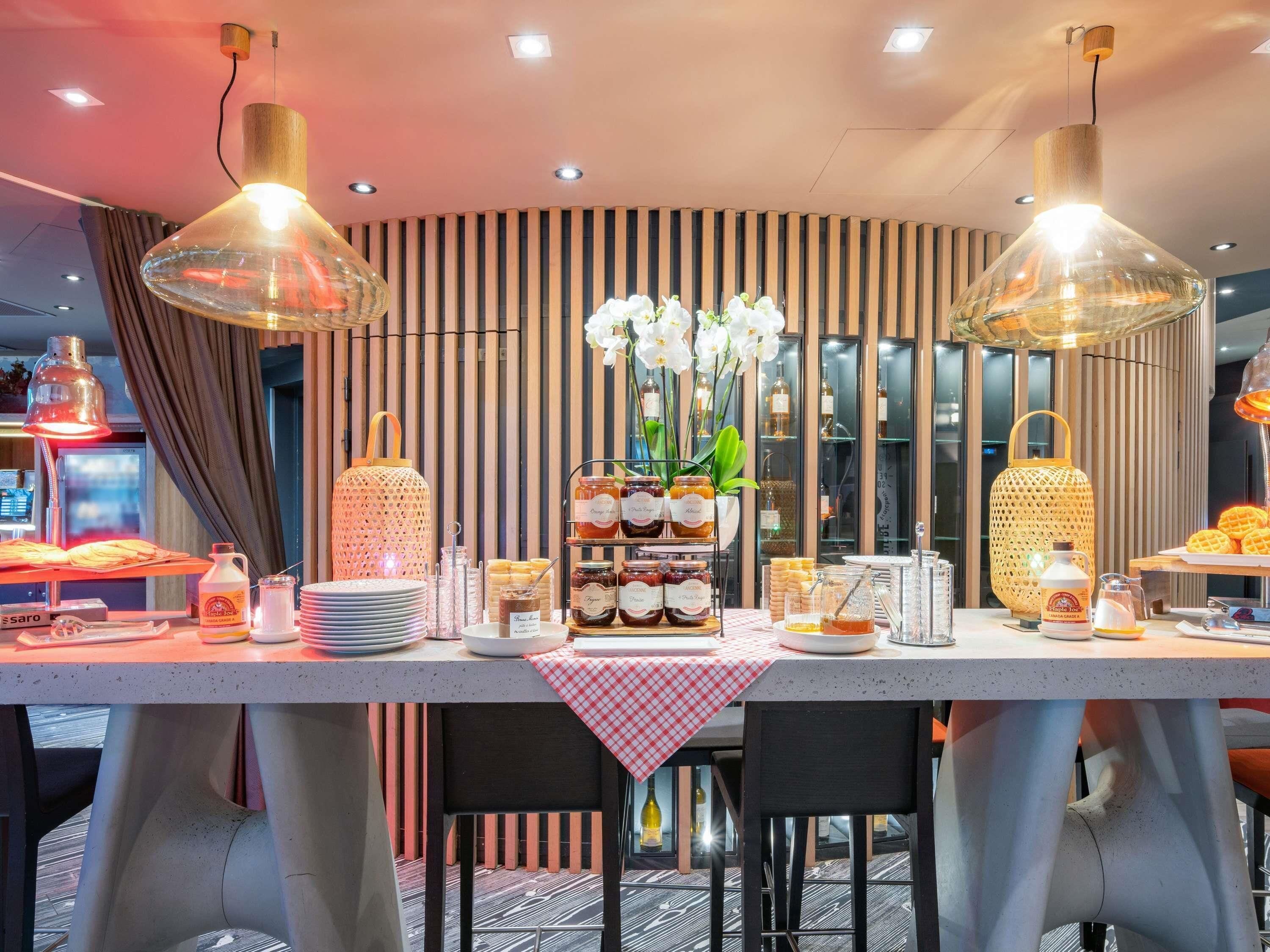 Café da manhã com buffet todos os dias mediante uma taxa