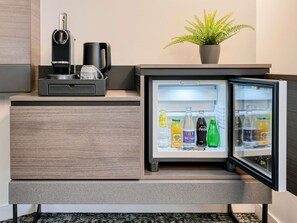 Seprai premium, brankas, tirai kedap cahaya, dan kedap suara