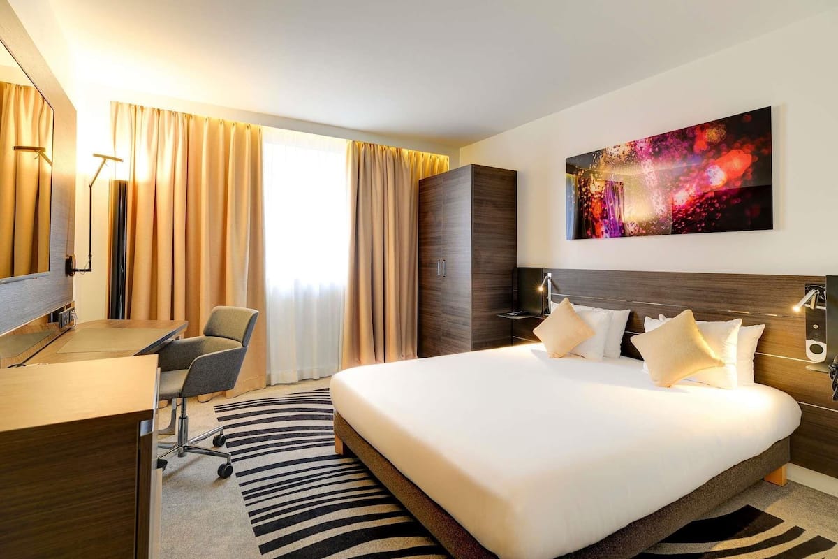 Superior Room, 1 Double Bed | Premium bedding, in-room safe, blackout drapes, soundproofing