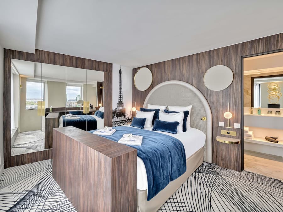 Junior Suite, 1 Double Bed | Premium bedding, in-room safe, blackout drapes, soundproofing