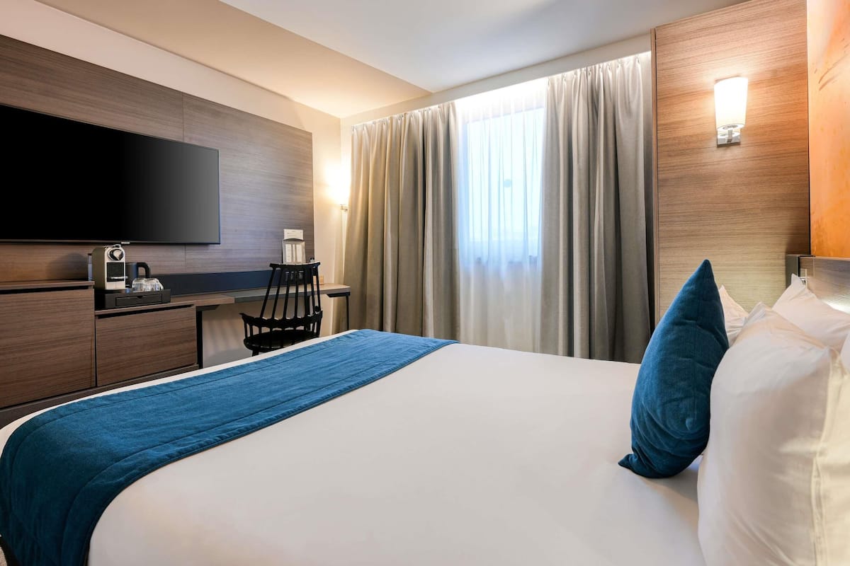 Superior Room, 1 Double Bed | Premium bedding, in-room safe, blackout curtains, soundproofing