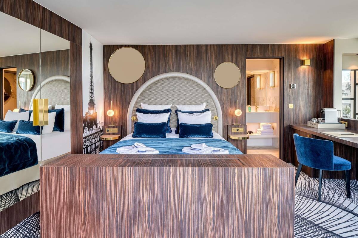 Junior Suite, 1 Double Bed | Premium bedding, in-room safe, blackout drapes, soundproofing