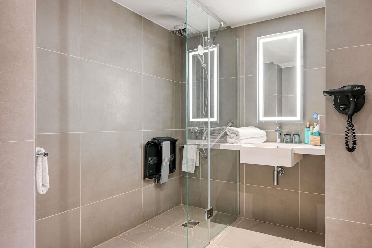 Superior Room, 1 Double Bed | Premium bedding, in-room safe, blackout curtains, soundproofing