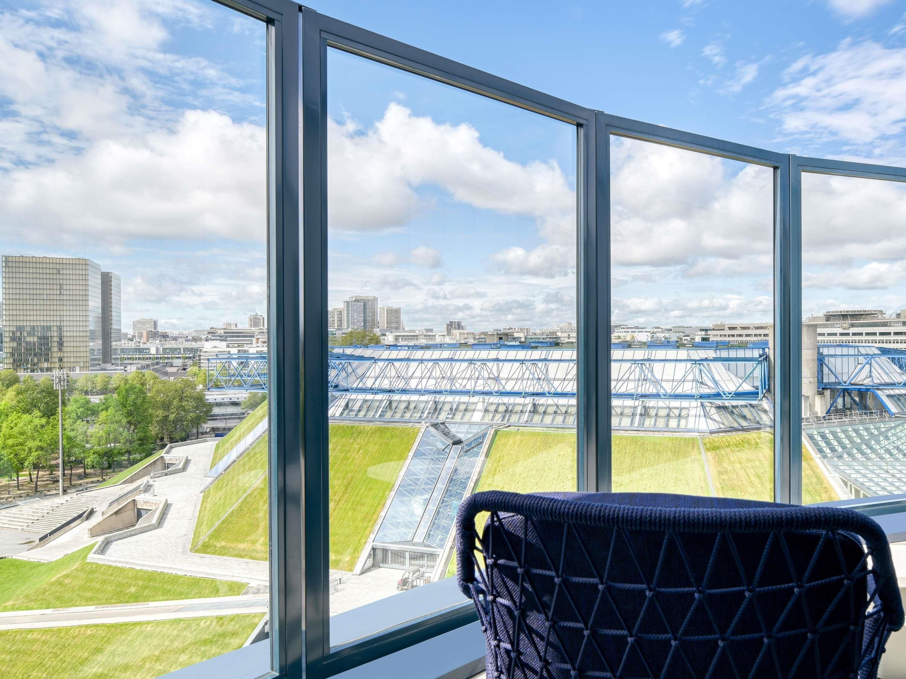 Junior Suite, 1 Double Bed | Premium bedding, in-room safe, blackout drapes, soundproofing