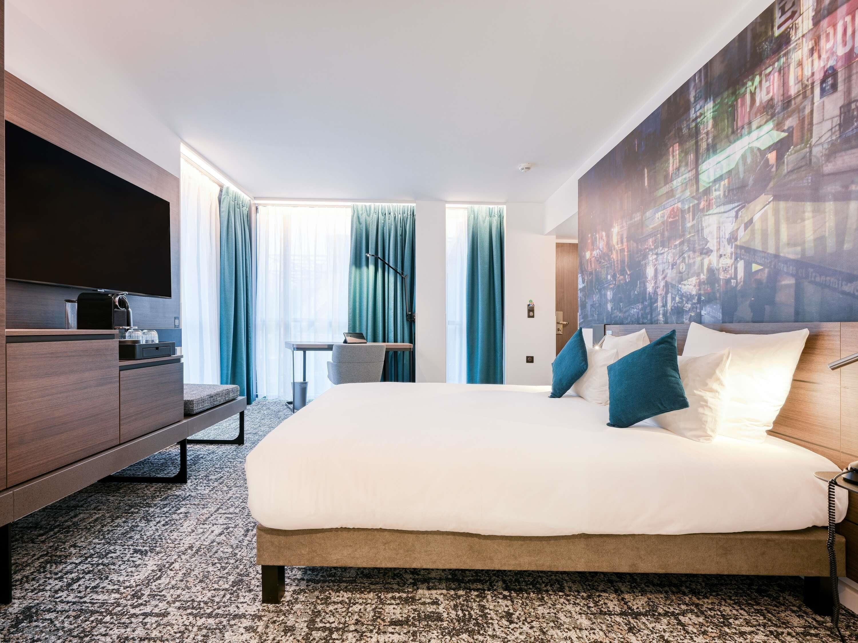 Executive Room, 1 Queen Bed, Balcony | Premium bedding, in-room safe, blackout drapes, soundproofing