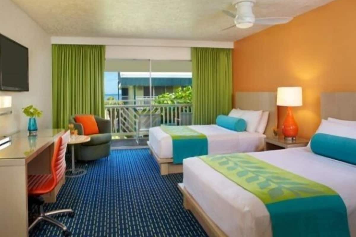 Cofres nos quartos, escrivaninha, espaço de trabalho para notebook