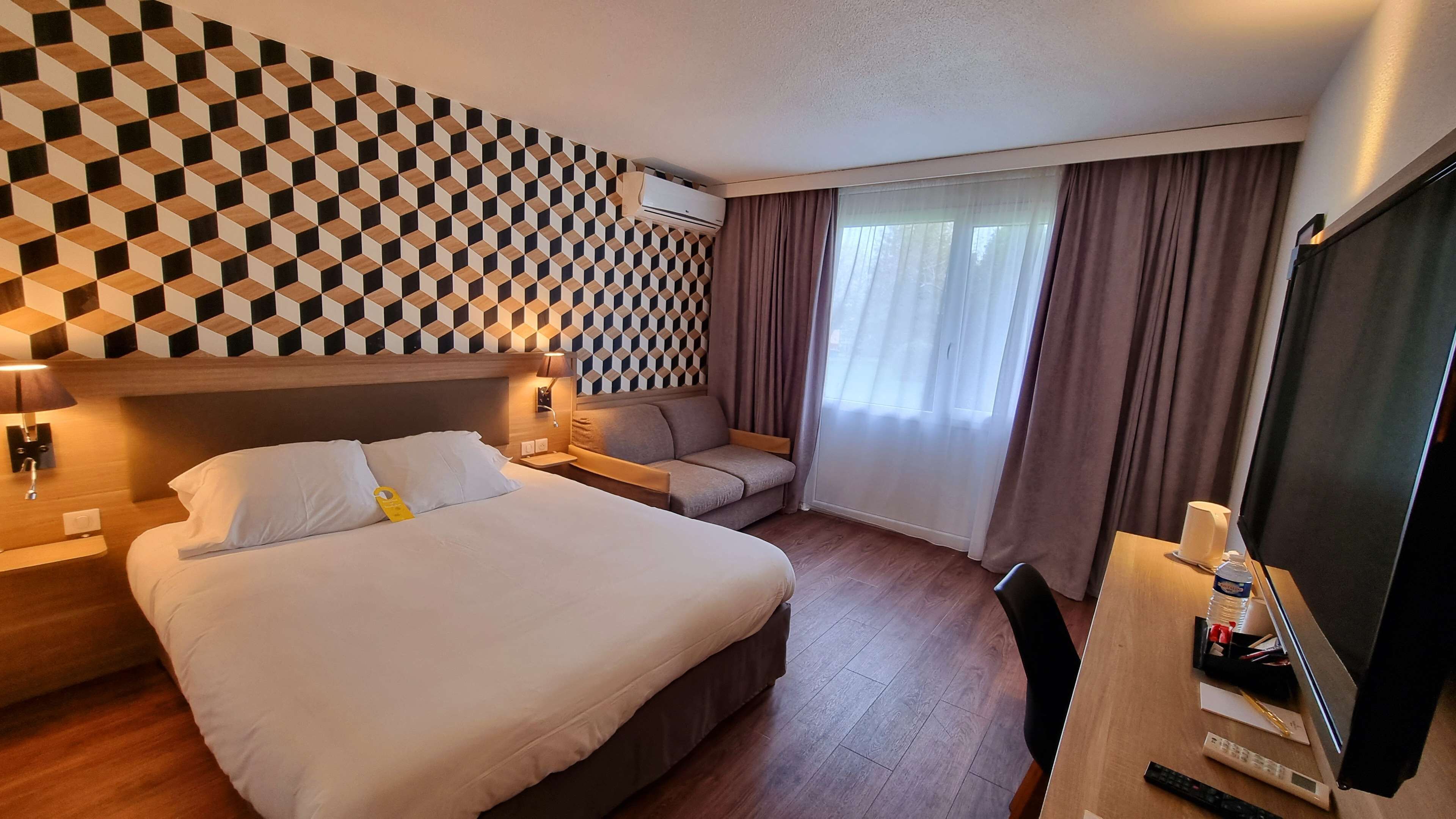 Standard Room, 1 Queen Bed with Sofa bed | Individually furnished, desk, blackout drapes, soundproofing