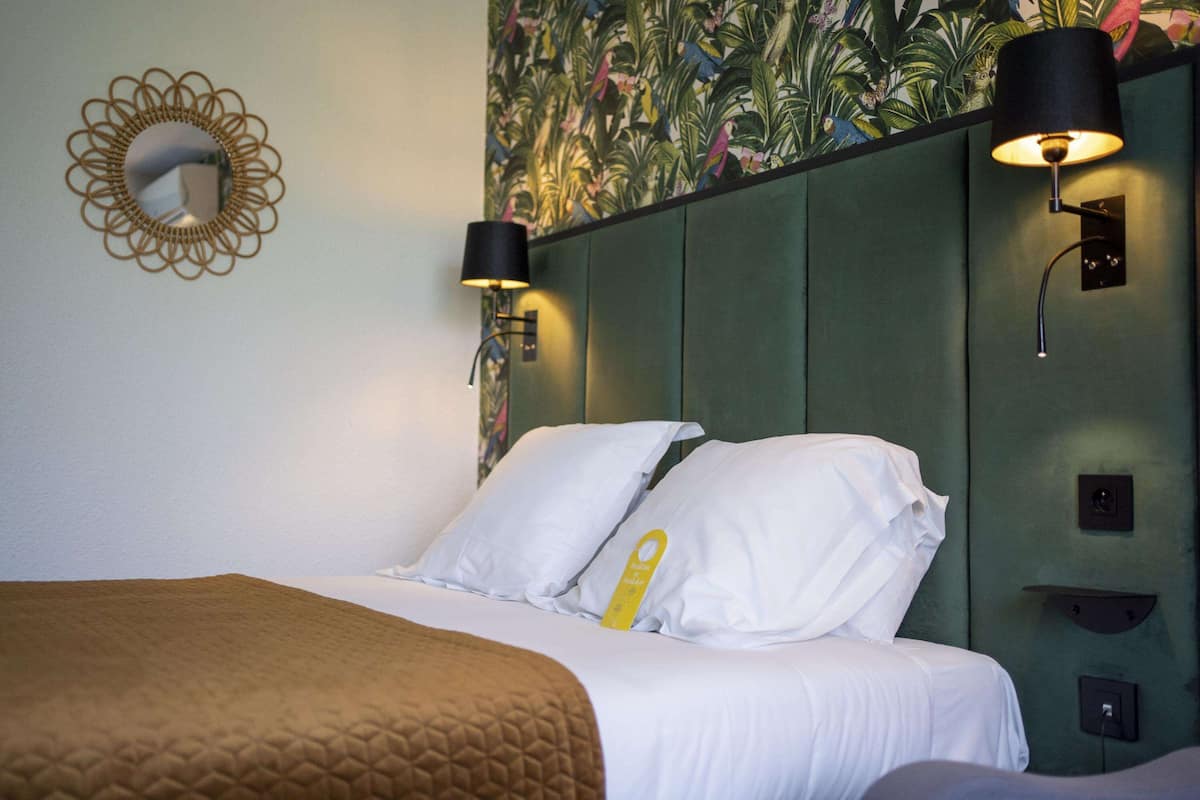 Comfort Room, 1 Queen Bed