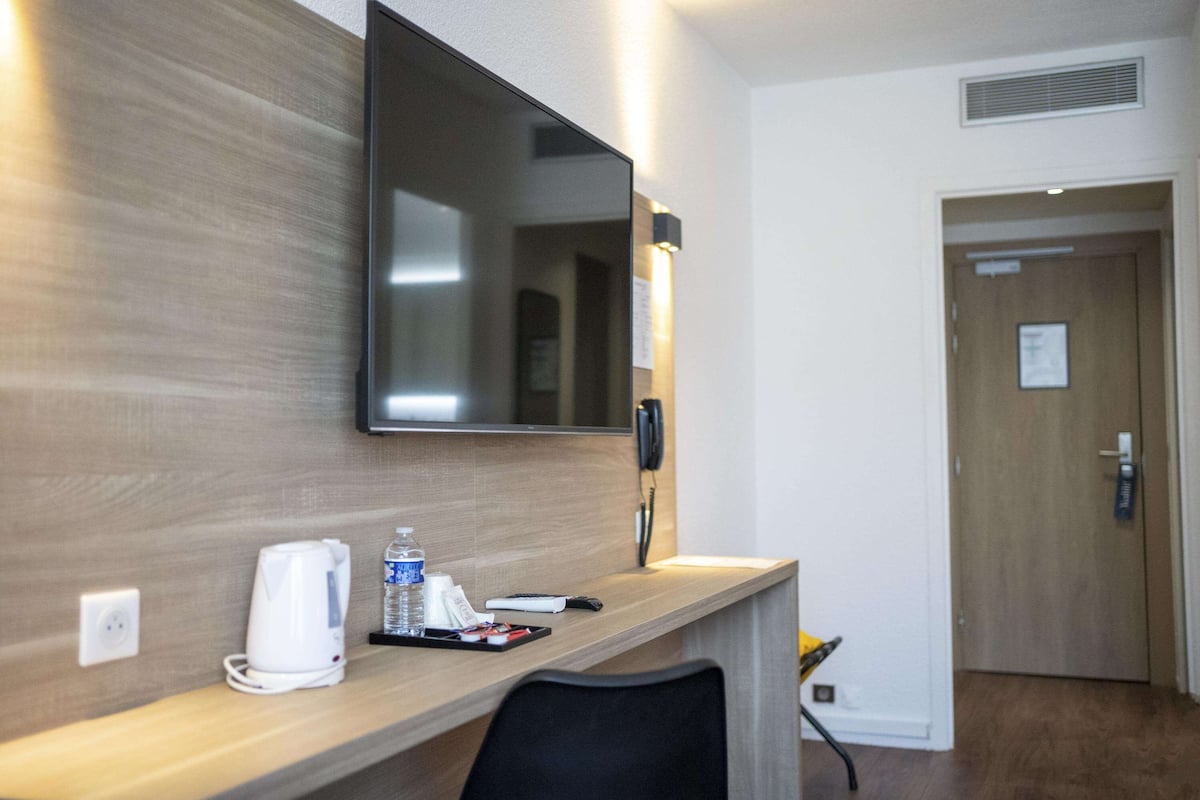Individually furnished, desk, blackout drapes, soundproofing