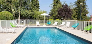 Seasonal outdoor pool, pool umbrellas, sun loungers