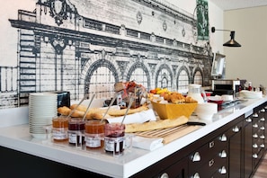 Daily buffet breakfast (EUR 14.5 per person)