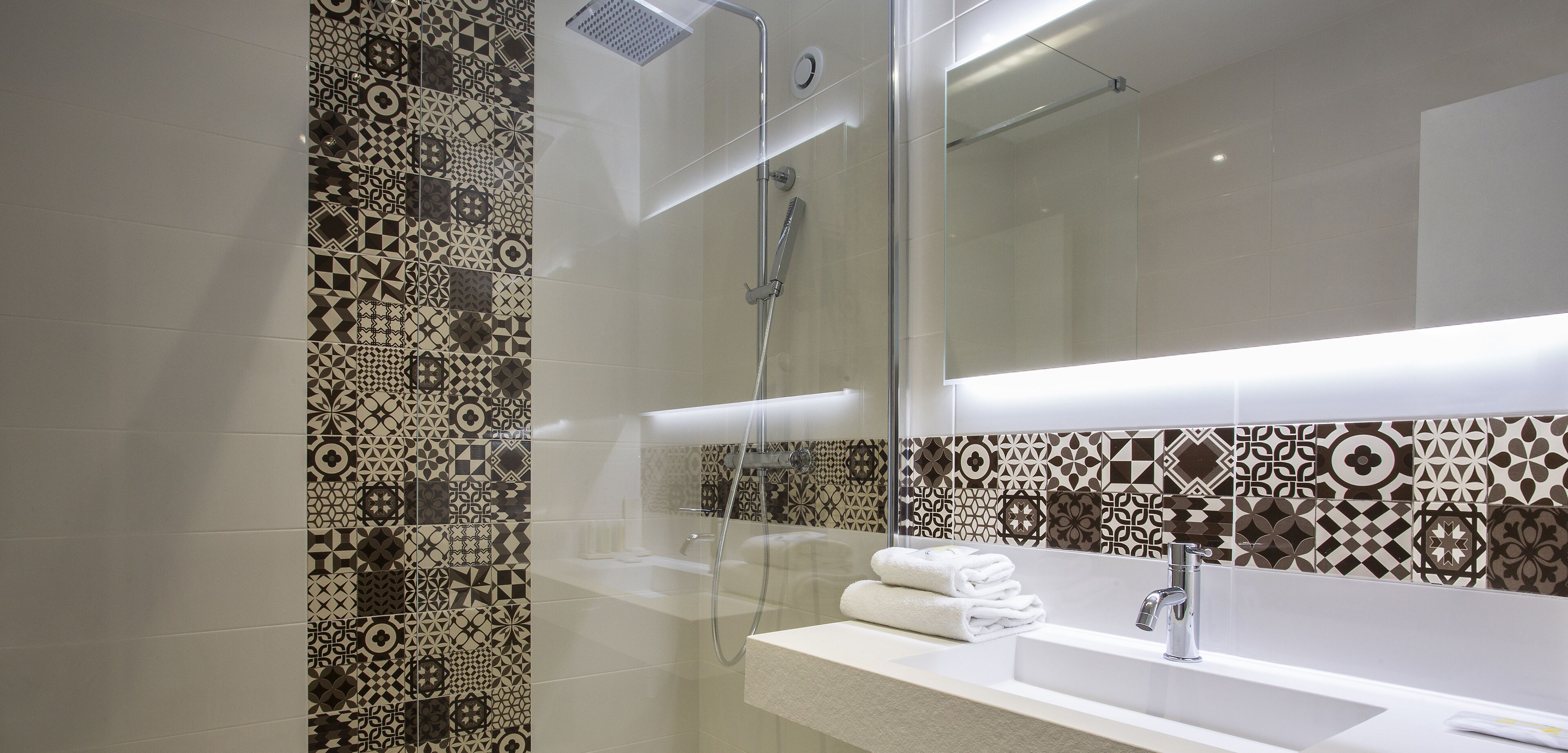 eco-friendly toiletries, hair dryer, towels