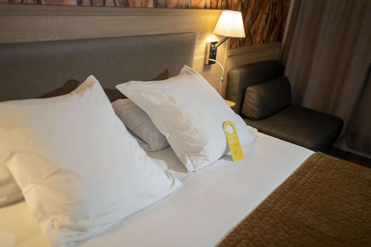 Standard Room, 1 Queen Bed
