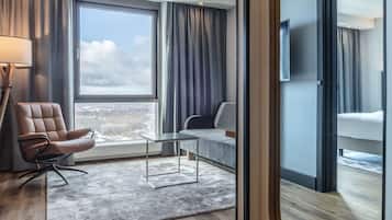 Suite, 1 chambre, vue lac (Panoramic) | Literie hypoallergénique, coffres-forts dans les chambres, bureau