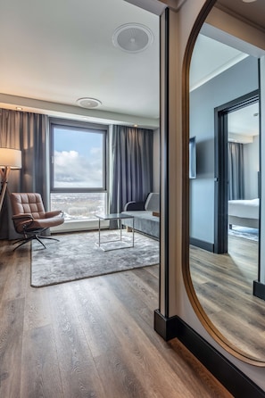 Suite, 1 Bedroom, Lake View (Panoramic)