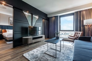 Suite, 1 Bedroom, Lake View (Panoramic)