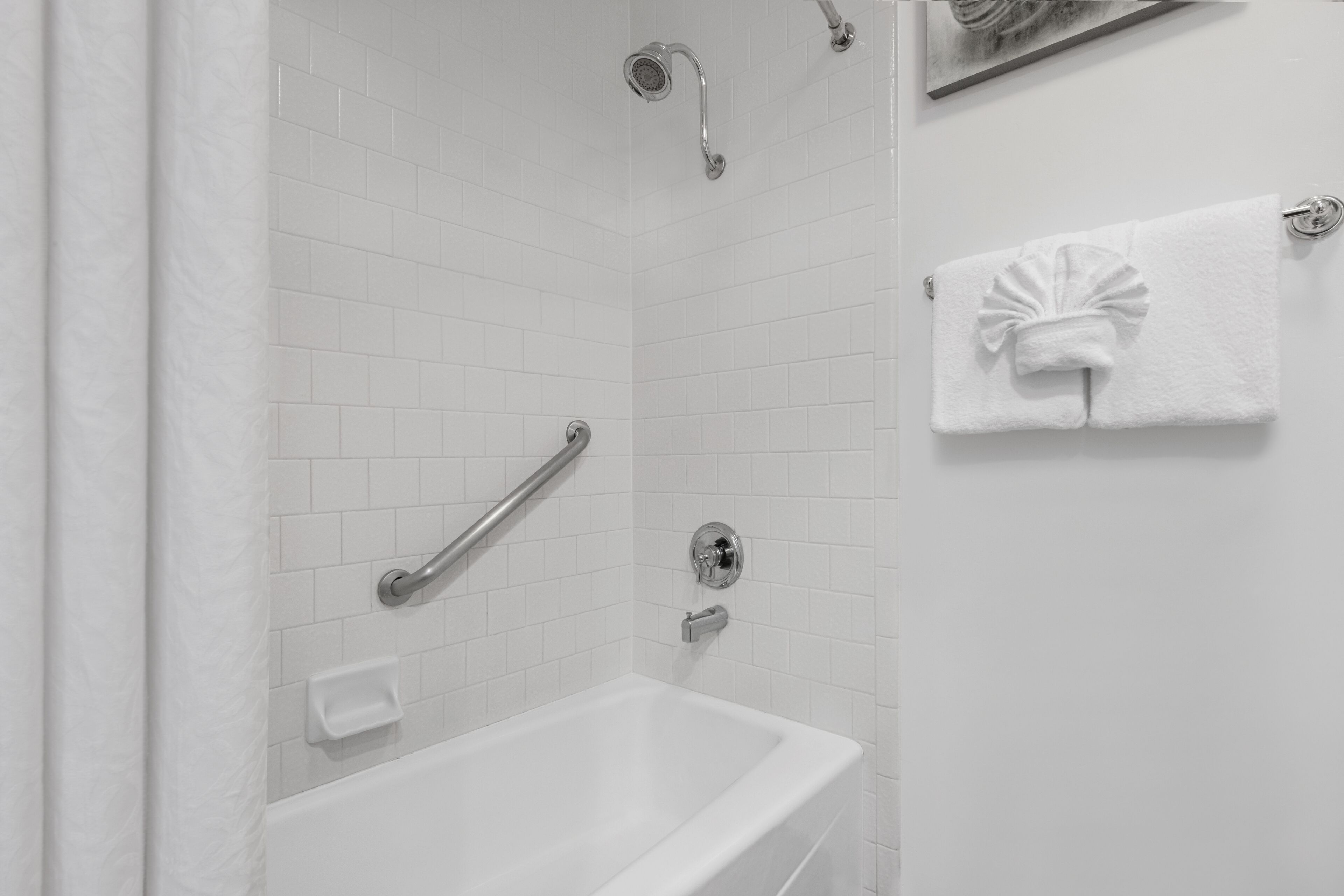 king ocean front | bathroom | combined shower/bathtub, eco-friendly toiletries, bathrobes, towels