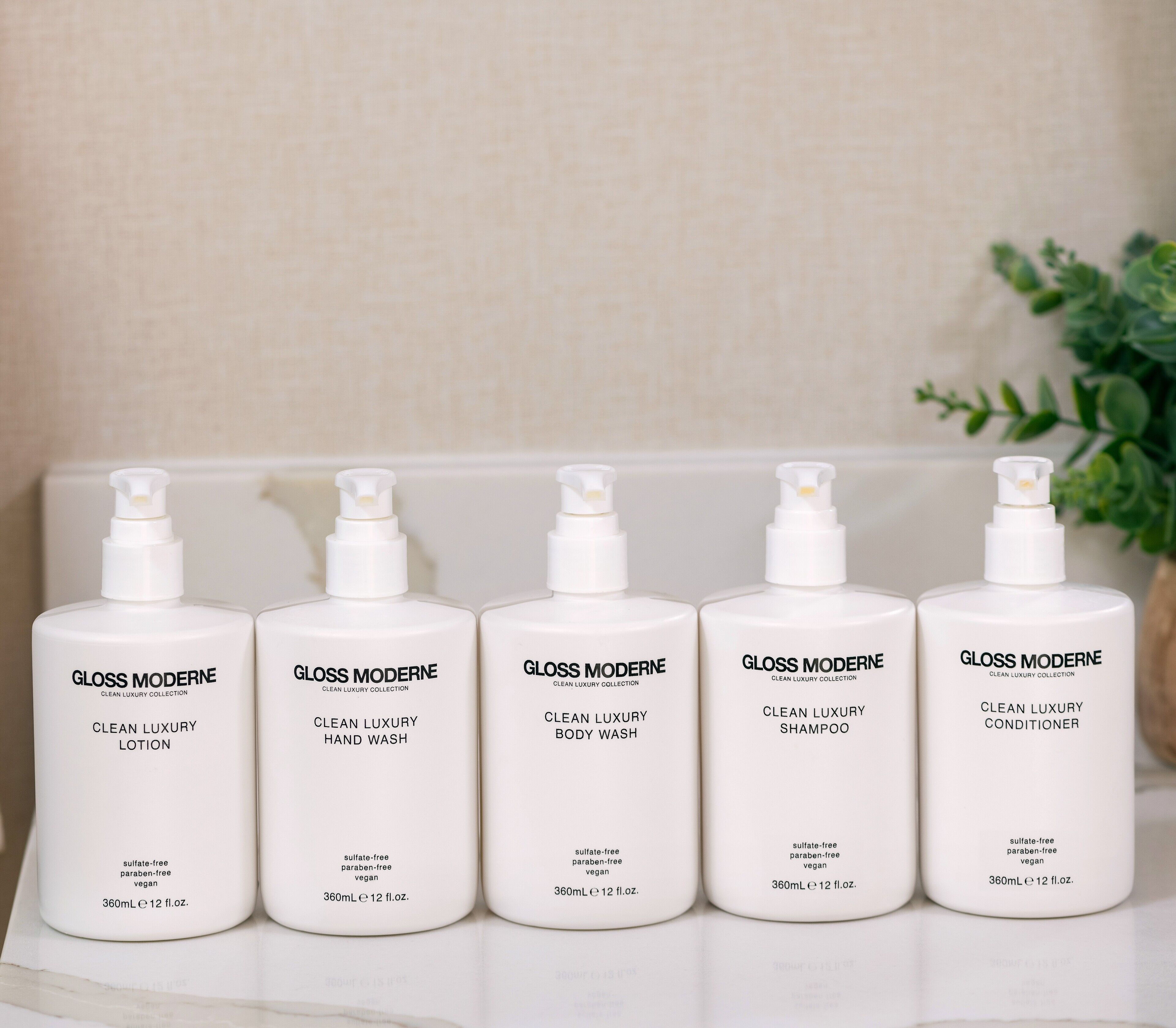 Combined shower/bathtub, eco-friendly toiletries, hair dryer, bathrobes
