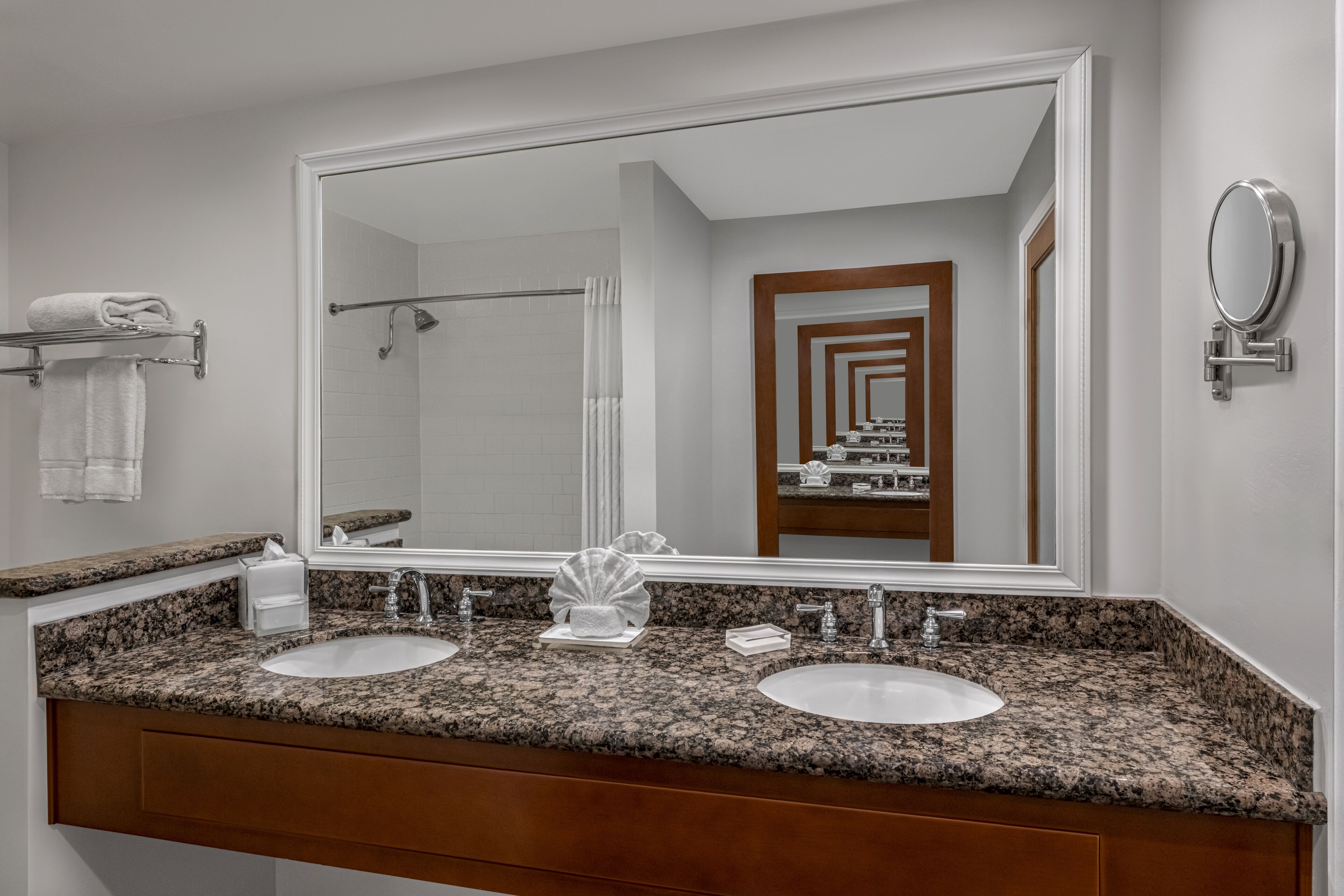 combined shower/bathtub, eco-friendly toiletries, bathrobes, towels