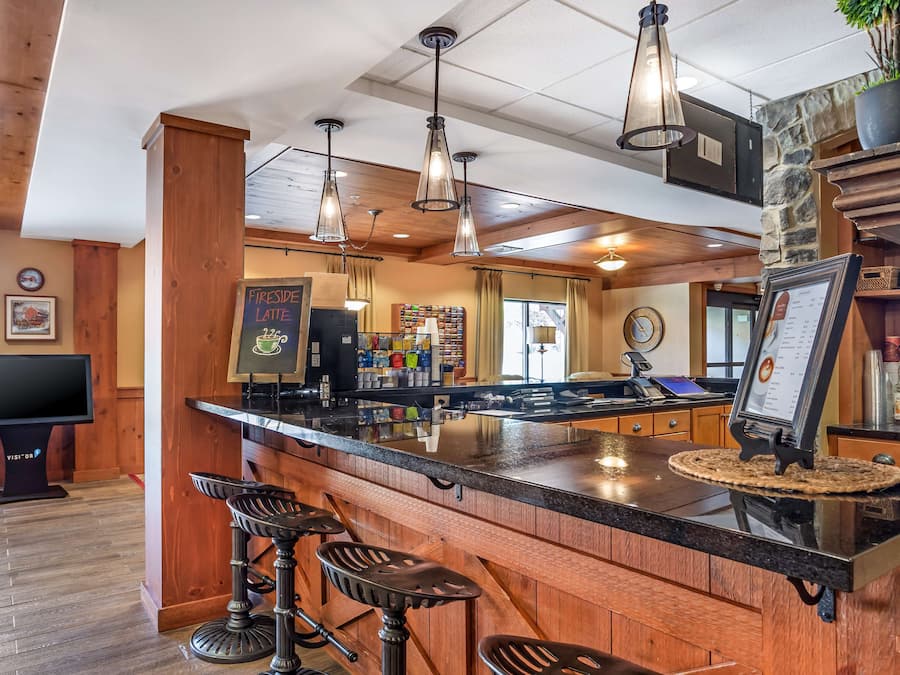 Dinner served, American cuisine