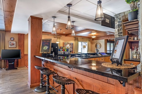 Dinner served, American cuisine