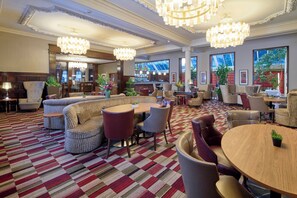 Phục vụ bữa sáng, bữa trưa, bữa tối, món ăn Anh 