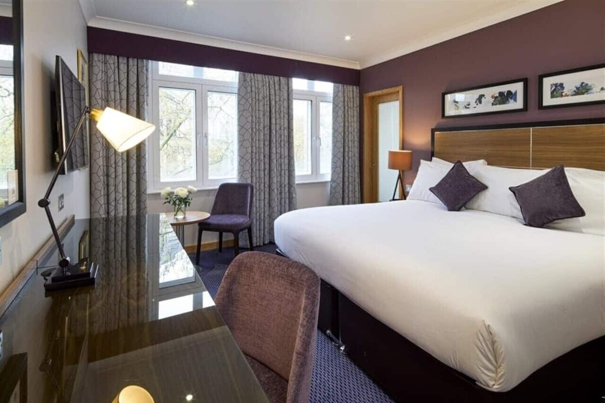 Premium bedding, in-room safe, desk, laptop workspace