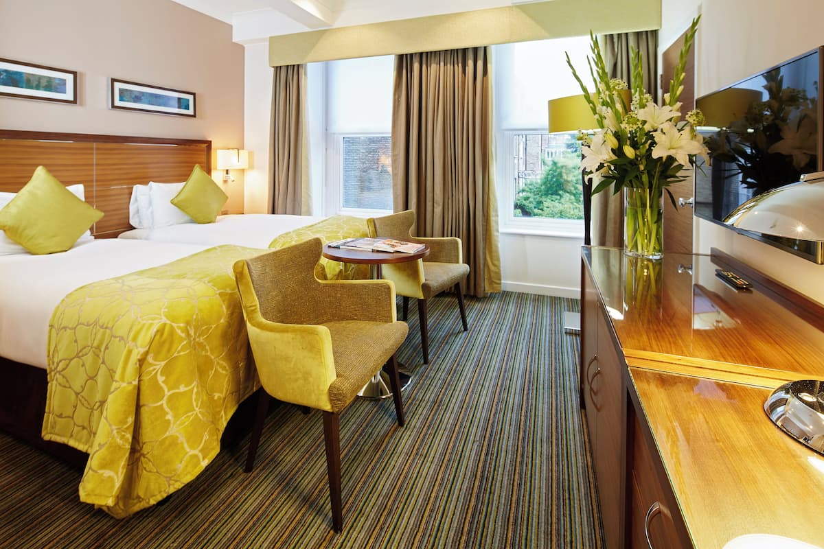 Premium bedding, in-room safe, desk, laptop workspace