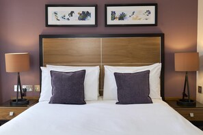 Executive Room, 1 Katil Kelamin (Double) | Peralatan tempat tidur premium, peti besi dalam bilik, meja 
