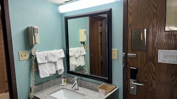 Combined shower/tub, eco-friendly toiletries, hair dryer, towels