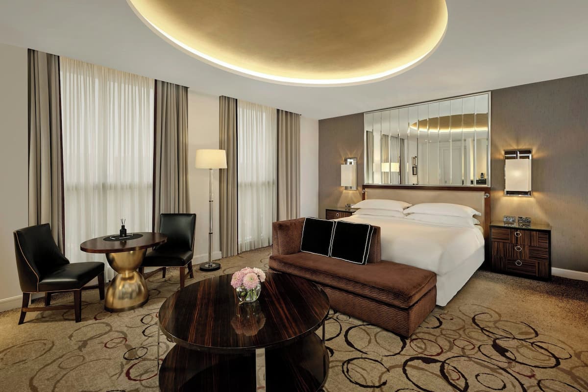 Club Suite, 1 King Bed | 1 bedroom, hypo-allergenic bedding, minibar, in-room safe