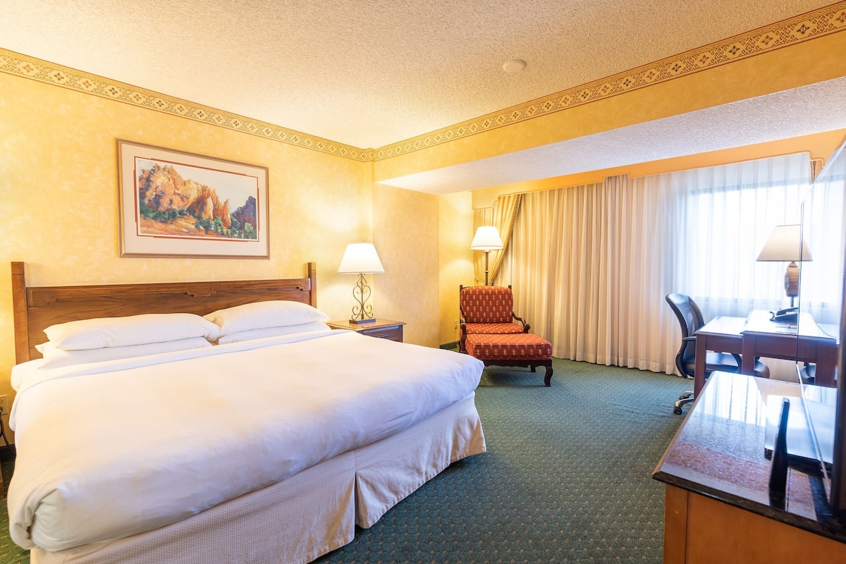 1 bedroom, premium bedding, in-room safe, desk