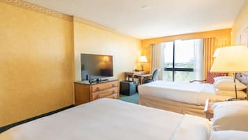 Zimmer, 2 Doppelbetten, Nichtraucher | 1 Schlafzimmer, hochwertige Bettwaren, Zimmersafe, Schreibtisch